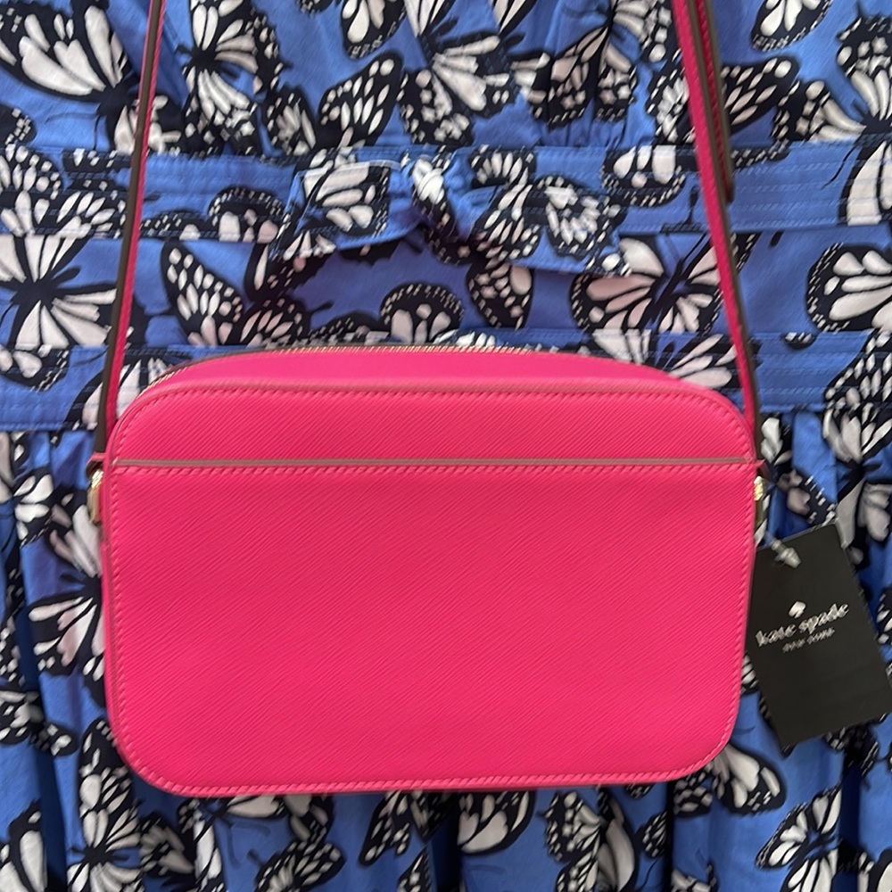 Kate Spade Staci Women’s Crossbody Mini Camera Bag
Color: Deep Hibiscus
NWT - Picture 5 of 16